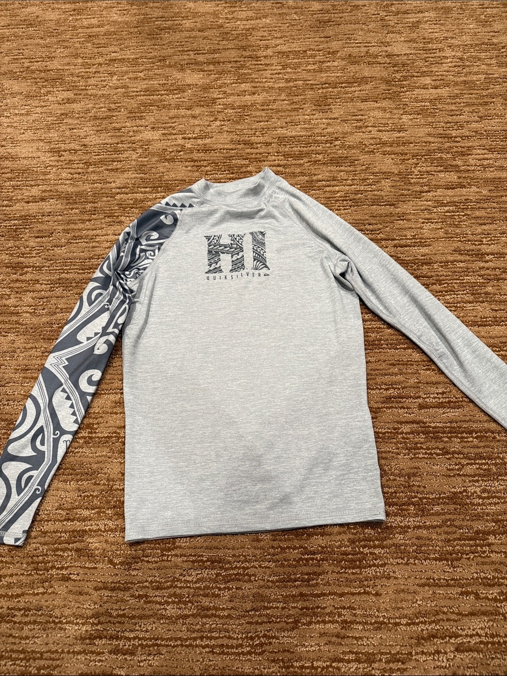 Quiksilver Light Gray Long-Sleeve Rash Guard with Patterned Sleeve